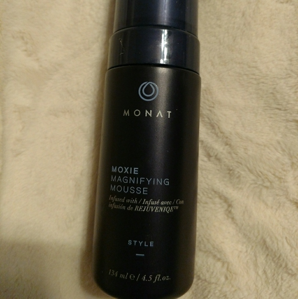 Make Offers 😀 Monat Moxie Mousse